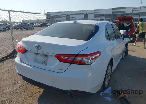 2019 Toyota Camry Le z USA, uszkodzony, nr VIN 4T1B11HK0KU809393